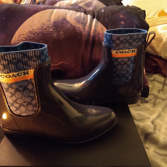 Women's Coach boots - Picture 2 of 4